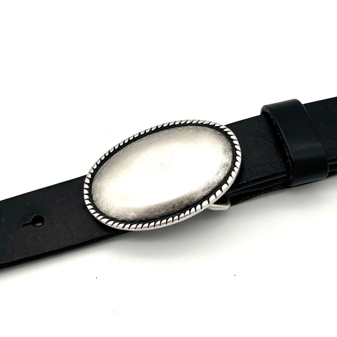 Detailansicht Buckle 30 mm Altsilber mit Schleifenmotiv aus massivem Messing und matter Oberfläche