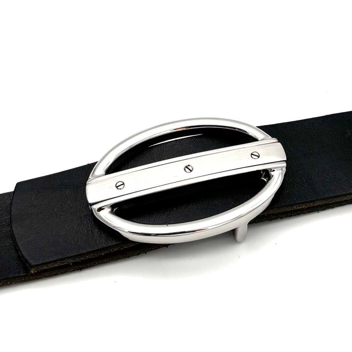 Detailansicht Buckle 35 mm Silber poliert mit verdeckter Lochführung und innenliegendem Riemenverlauf aus Zinkdruckguss