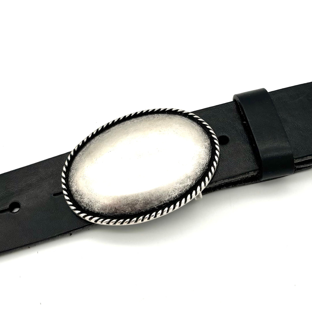 Detailansicht Buckle 40 mm Altsilber aus massivem Messing mit matter Oberfläche für 40 mm Ledergürtel