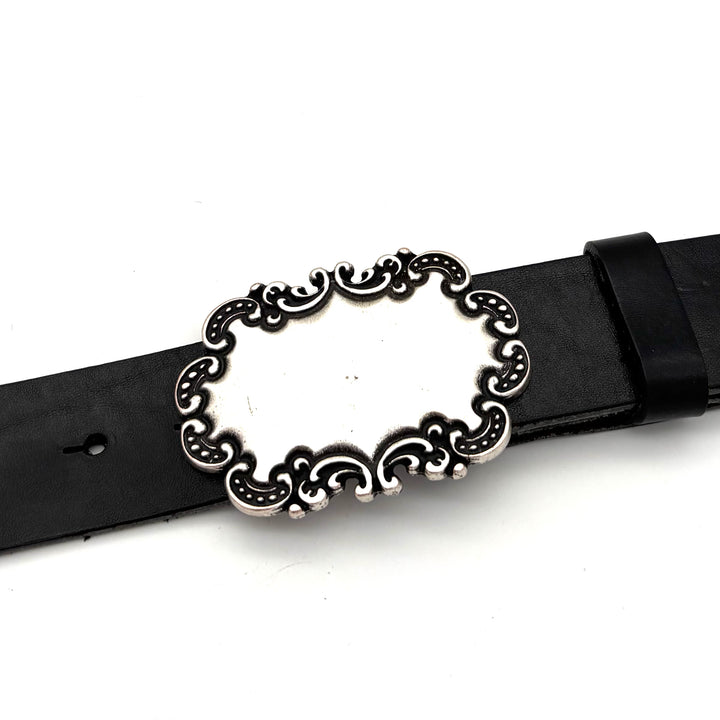 Detailansicht der Buckle 40 mm in Altsilber mit matter Oberfläche aus Zinkdruckguss
