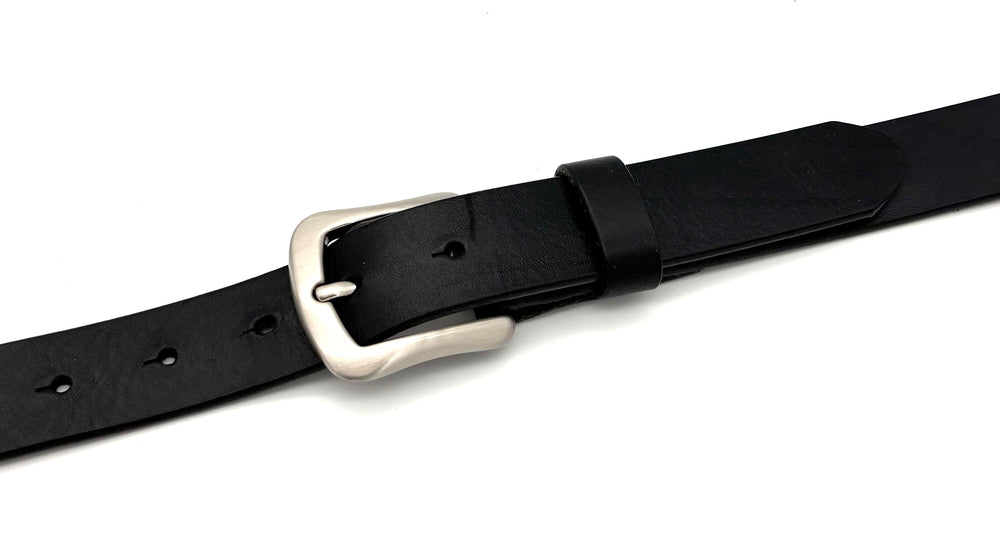 Detailansicht Dornschließe 30 mm Edelstahl satiniert aus massivem Messing für 30 mm Ledergürtel
