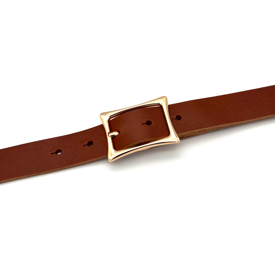 Detailansicht der geschlossenen Dornschließe 30 mm in Gold mit polierter Oberfläche aus Zinkdruckguss