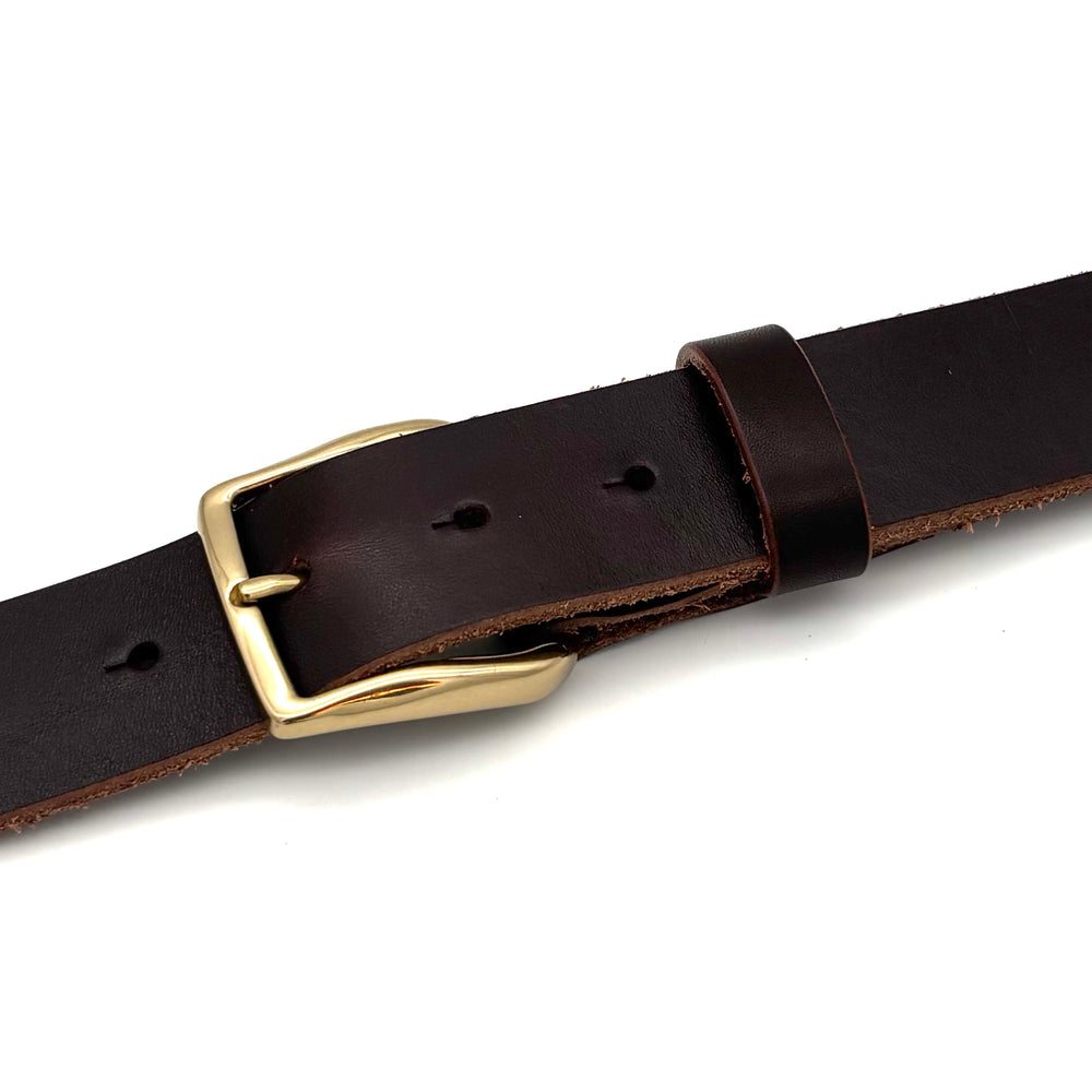 Detailansicht Dornschließe 35 mm Gold glänzend aus massivem Messing für 35 mm Ledergürtel