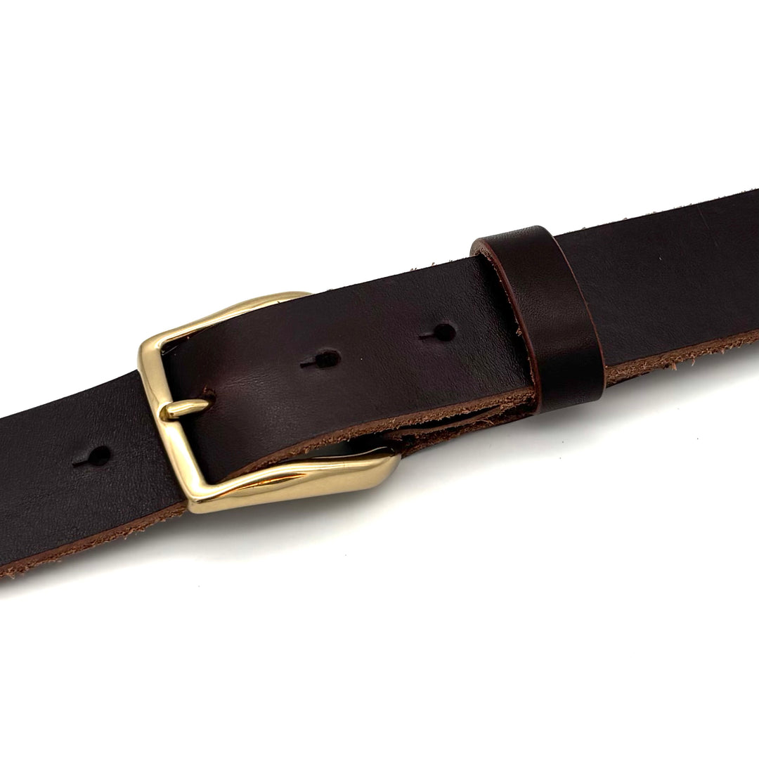 Detailansicht Dornschließe 35 mm Gold glänzend aus massivem Messing für 35 mm Ledergürtel