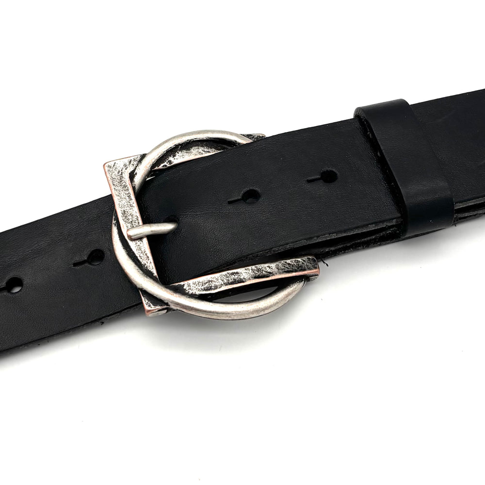 Detailansicht Dornschließe 40 mm Altsilber matt aus Zinkdruckguss für 40 mm Ledergürtel