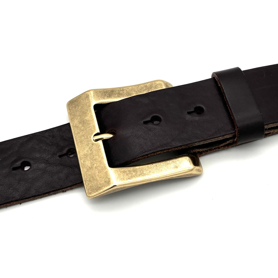 Detailansicht der Dornschließe 40 mm in Gold matt aus Zinkdruckguss