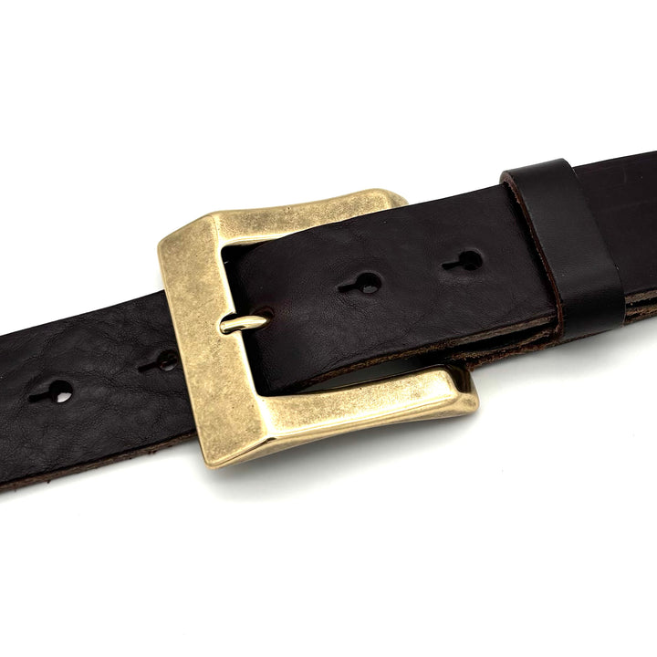 Detailansicht der Dornschließe 40 mm in Gold matt aus Zinkdruckguss