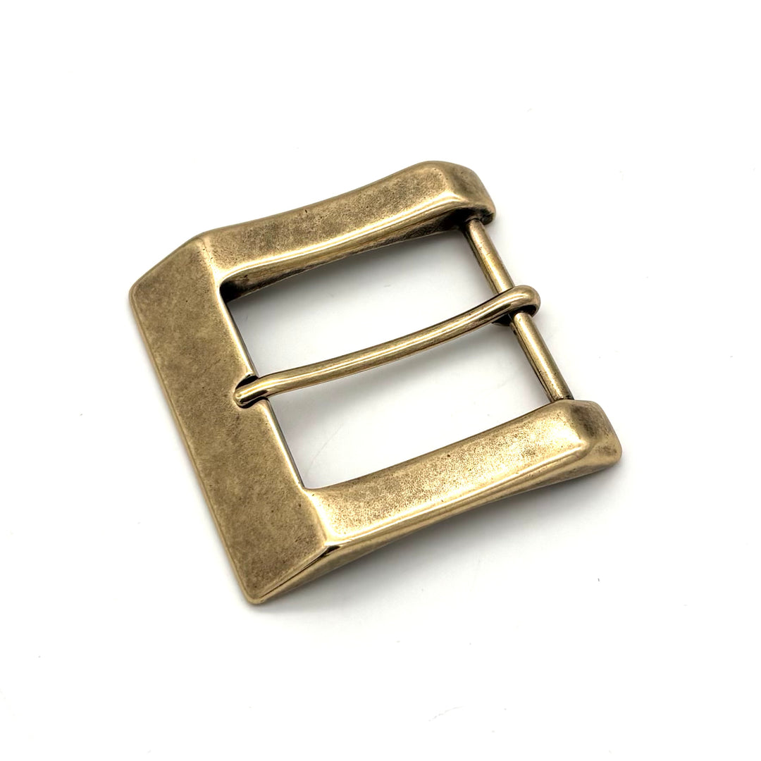Dornschließe 40 mm in Gold matt für Druckknopfgürtel – Frontansicht