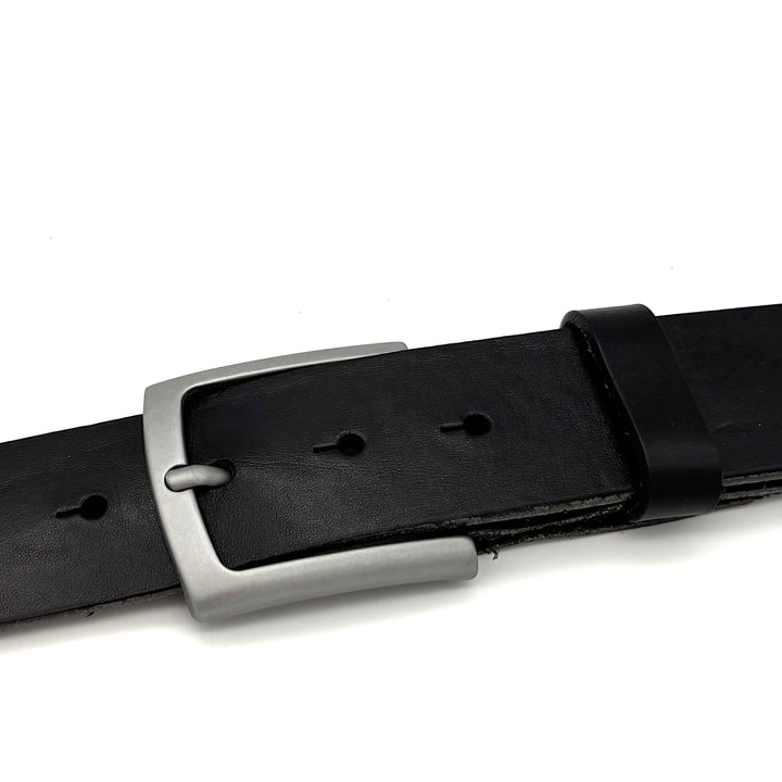 Detailansicht der Dornschließe 40 mm in Grau mit matter Oberfläche