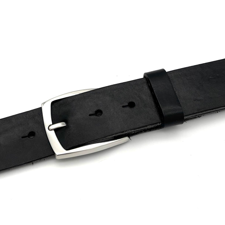Detailansicht Dornschließe 40 mm aus massivem Edelstahl mit glänzender Oberfläche für 40 mm Ledergürtel