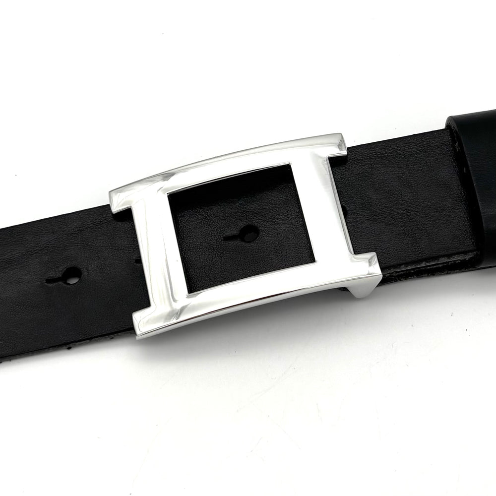 Detailansicht der Gürtelschließe Buckle 40 mm in Silber mit versilberter, leicht geschwärzter Oberfläche