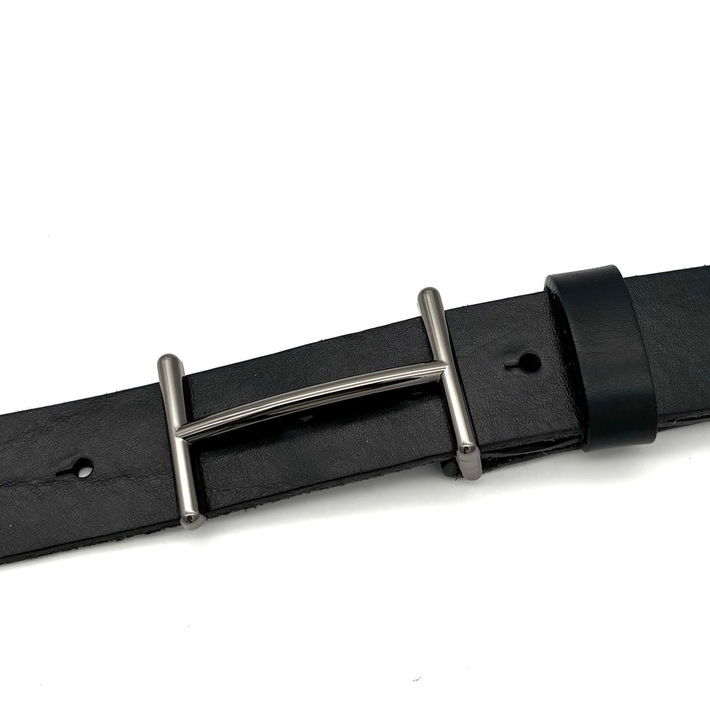 Detailansicht der Gürtelschließe Buckle H 35 mm in geschwärzter Ausführung mit glänzender Oberfläche