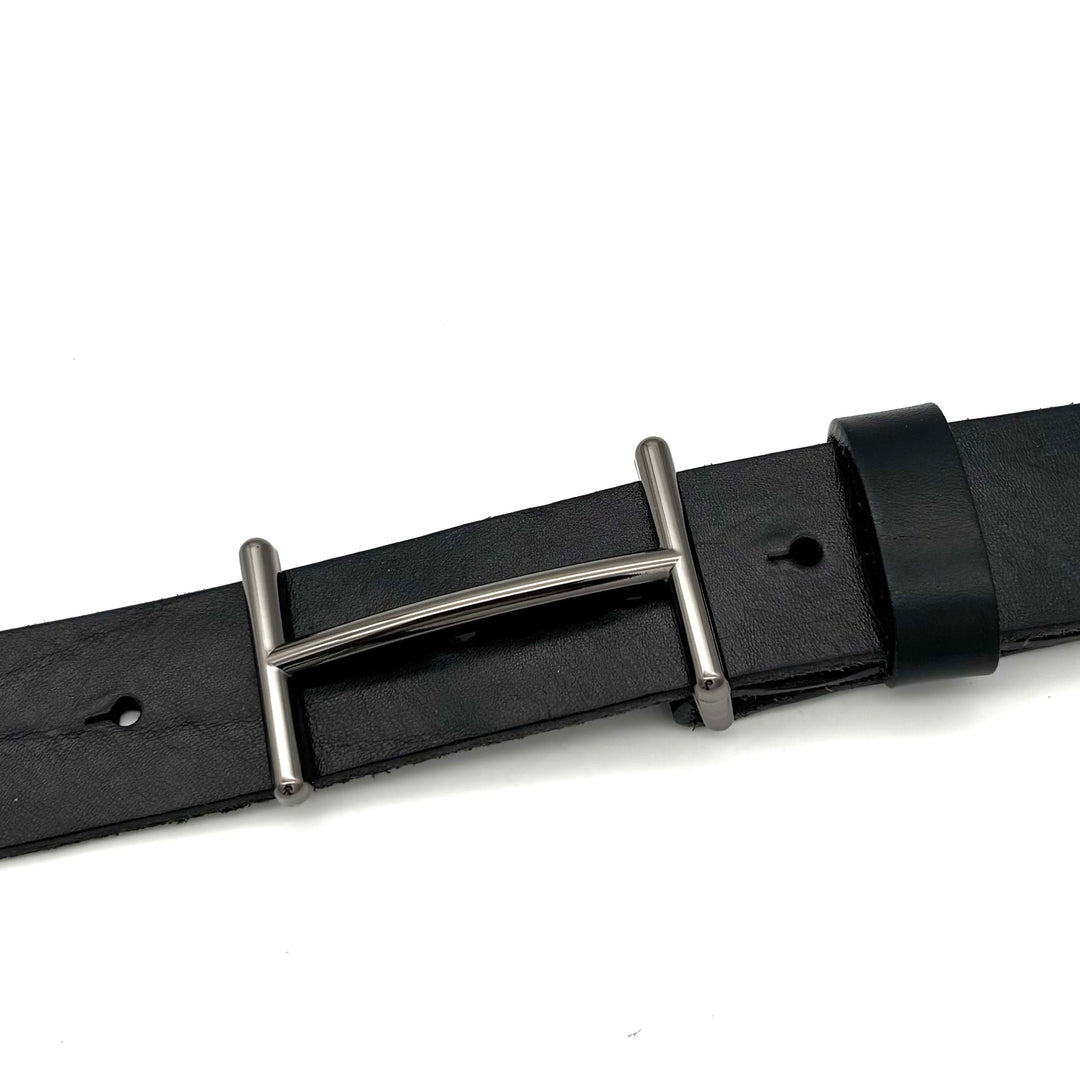 Detailansicht der Gürtelschließe Buckle H 35 mm in geschwärzter Ausführung mit glänzender Oberfläche