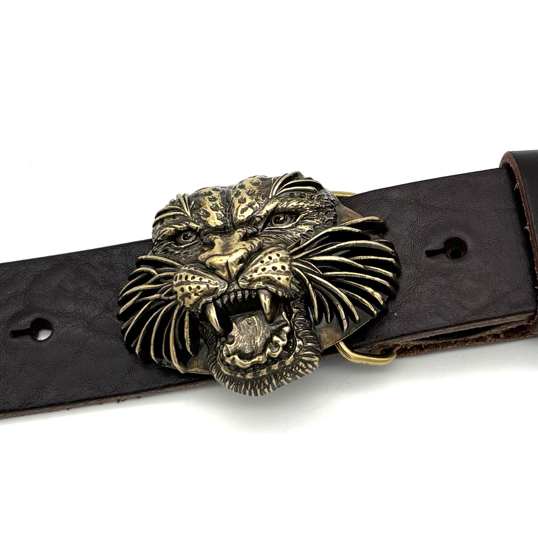 Detailansicht der Gürtelschließe Leopard 40 mm in Altgold mit leicht glänzender Oberfläche