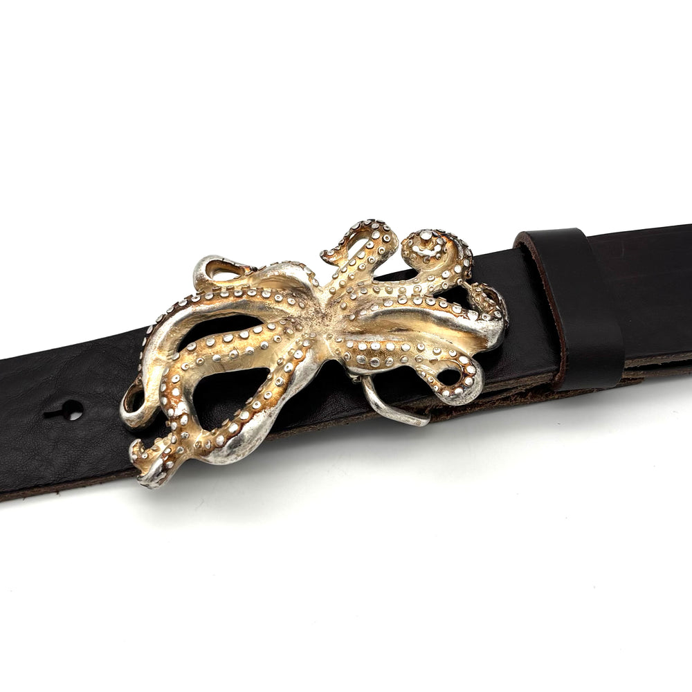 Detailansicht der Gürtelschließe Octopus 40 mm in Gold mit matter Oberfläche
