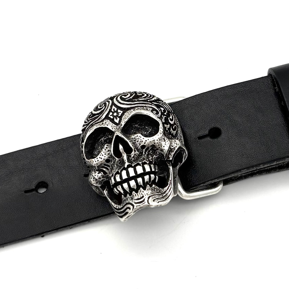 Detailansicht der Gürtelschließe Totenkopf 40 mm in Silber mit Totenkopf-Motiv