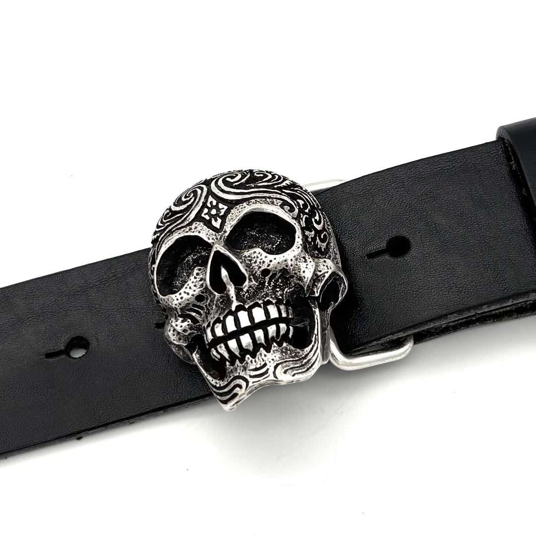 Detailansicht der Gürtelschließe Totenkopf 40 mm in Silber mit Totenkopf-Motiv