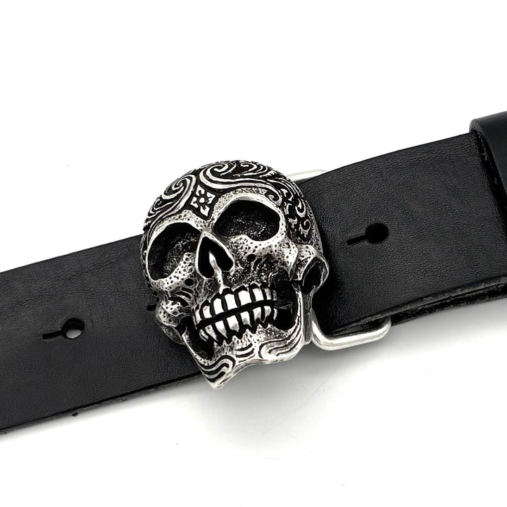 Detailansicht der Gürtelschließe Totenkopf 40 mm in Silber mit Totenkopf-Motiv