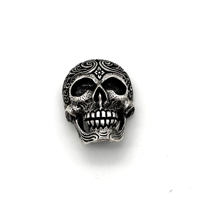Gürtelschließe Totenkopf 40 mm in Silber für Druckknopfgürtel – Frontansicht