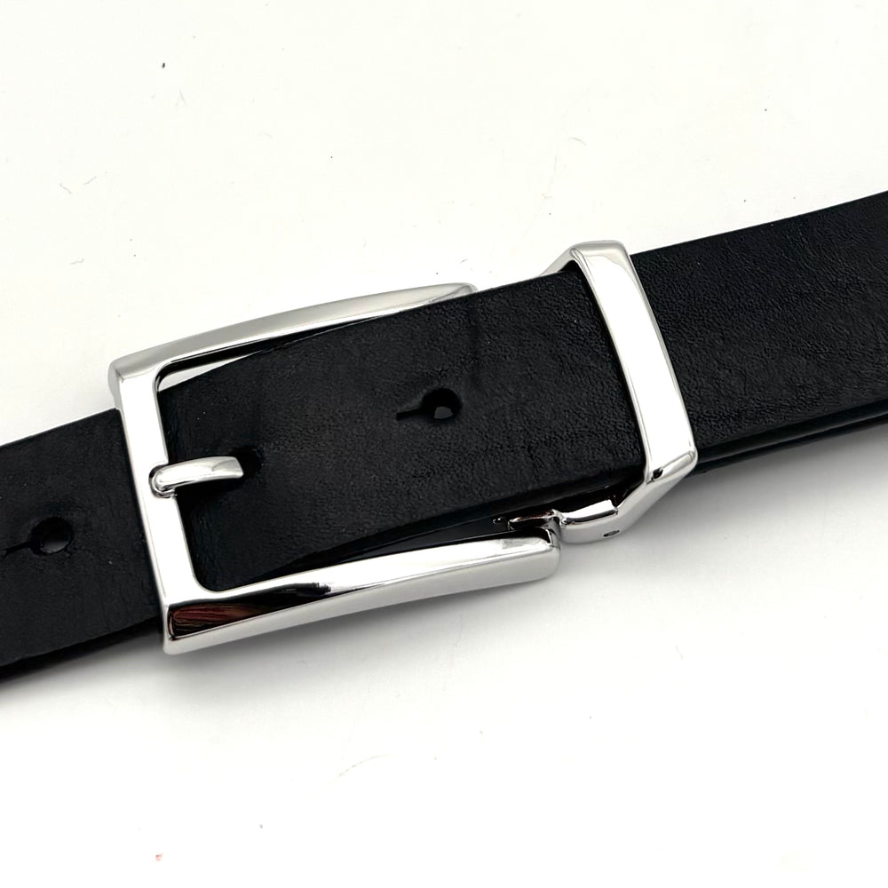 Detailansicht Klemmschließe 30 mm Silber poliert mit Klemmmechanismus für 30 mm Lederriemen