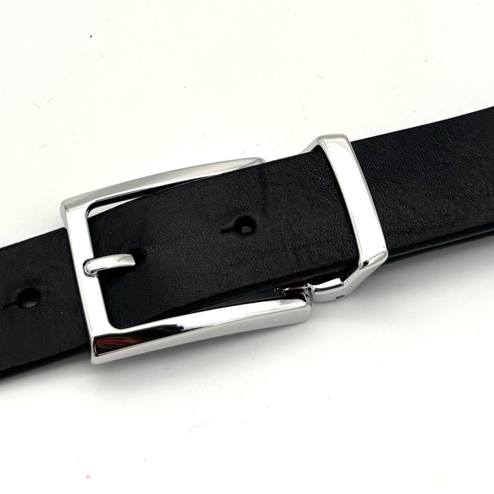Detailansicht Klemmschließe 30 mm Silber poliert mit Klemmmechanismus für 30 mm Lederriemen