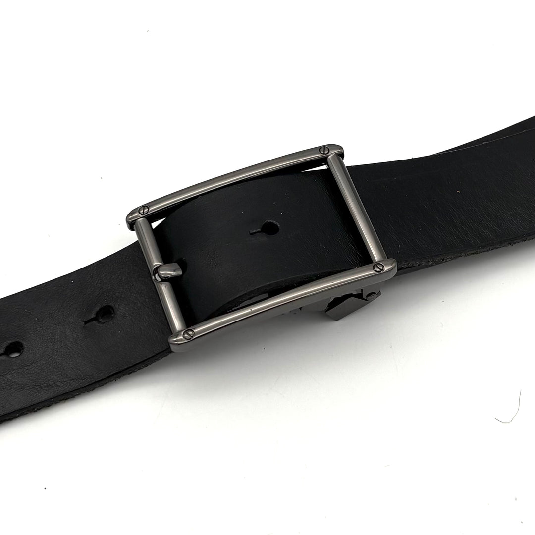 Detailansicht Klemmschließe Wendeschließe 35 mm Edelstahl geschwärzt glänzend mit Klemmmechanismus und Wendefunktion für 35 mm Lederriemen